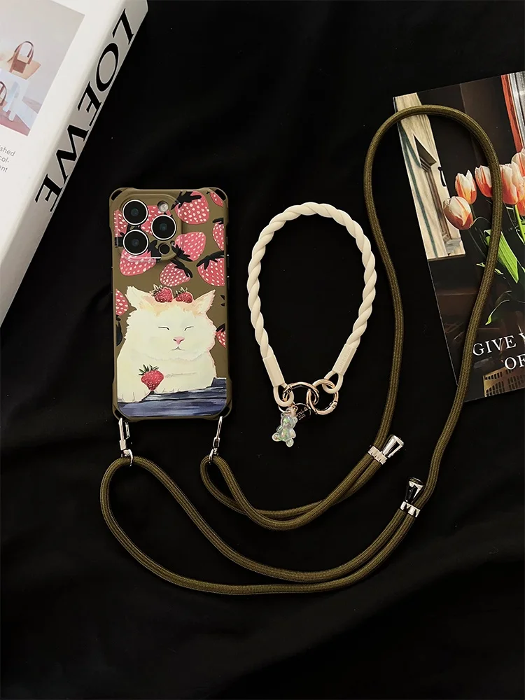  草莓柄目を閉じた猫デザインのスマホケース：動物風デザインと斜めがけ機能の実用性を検証