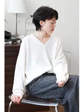 全山羊绒使用のVネックホワイトニットセーター【ゆったりシルエット・女性用・ラグジュアリー】