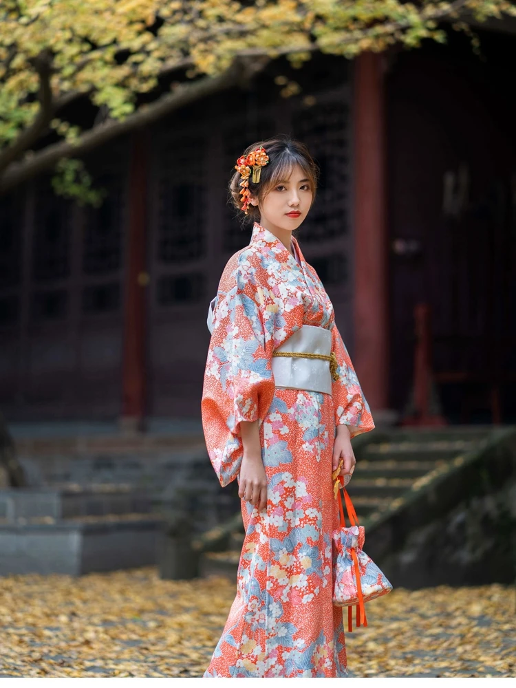 さくら服を選ぶべき時期はいつ？そして、どのブランドが本当の「心の癒し」を届けるのか？