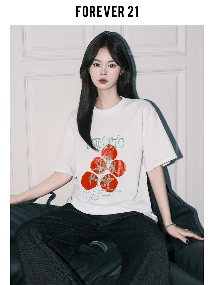 「tシャツ お揃い カップル」で気分を上げるには？白いルーズフィットTシャツの魅力とアレンジ法