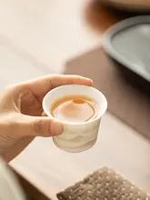 白瓷製山水デザインの功夫茶杯【陶器製・飲用小杯】