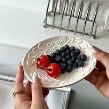 フランス風陶器製浮彫りデザインのトレイ【高級感ある陶器製・ソープディッシュ・洗面所用】