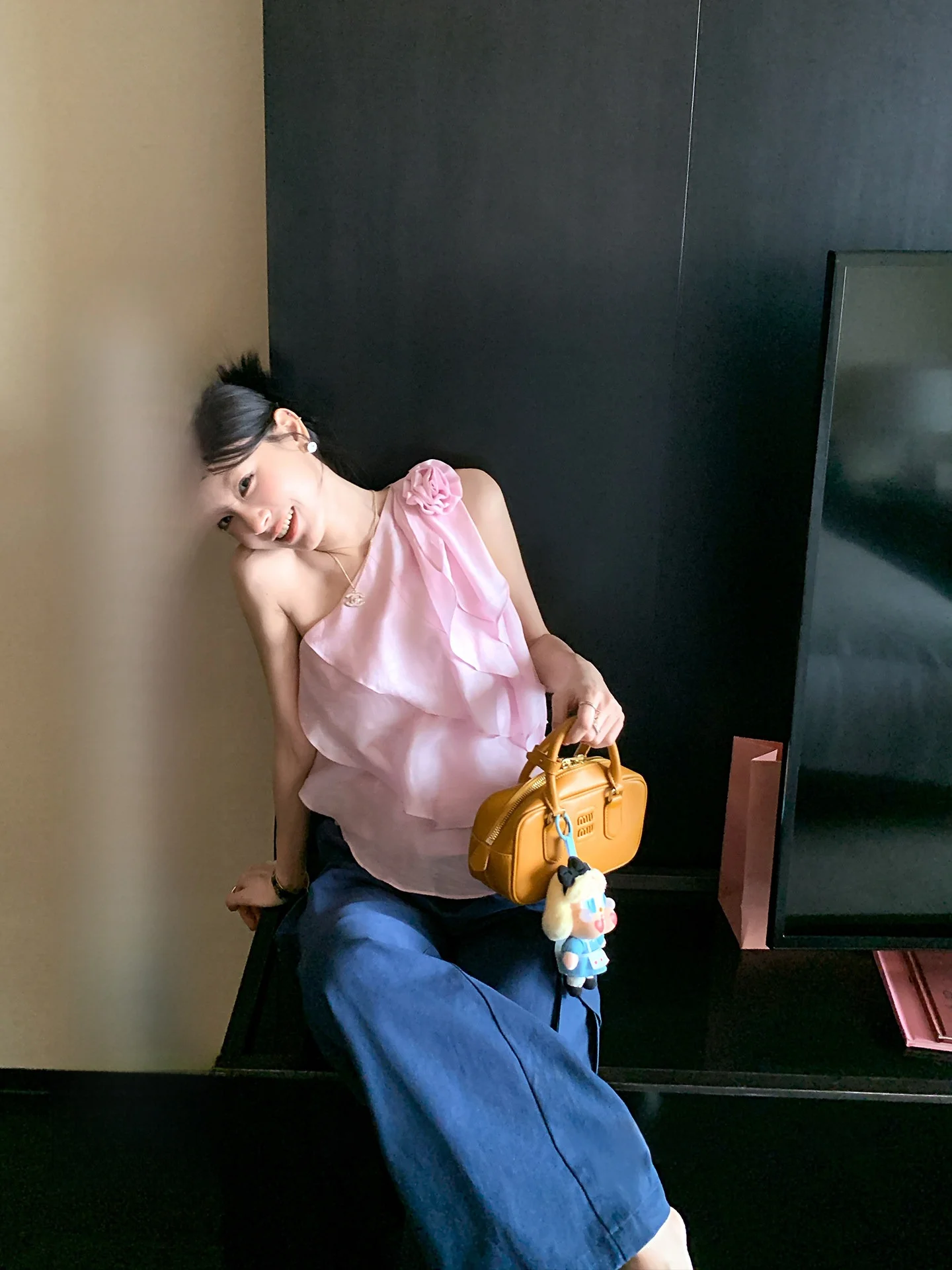 20代の女性が「おしゃれ 着こなし」に悩むとき、花柄のワンショルダーTOPSは本当におすすめ？