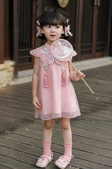 パール刺繍の古風な蝶髪留め【夏用・フェミニンデザイン・サイドクリップ】