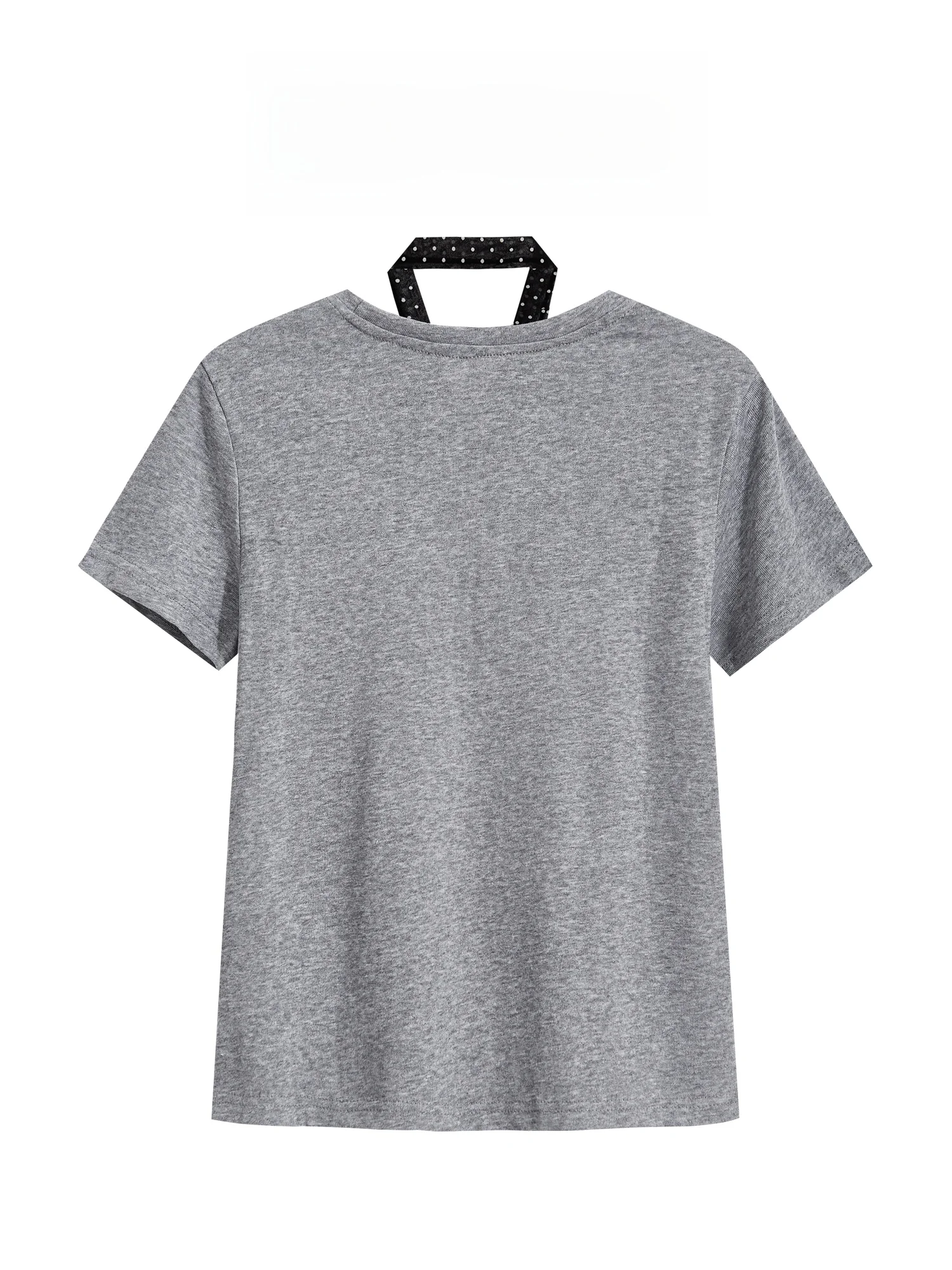 刺繍入りTシャツで着こなしをリメイクするなら、どう選ぶ？