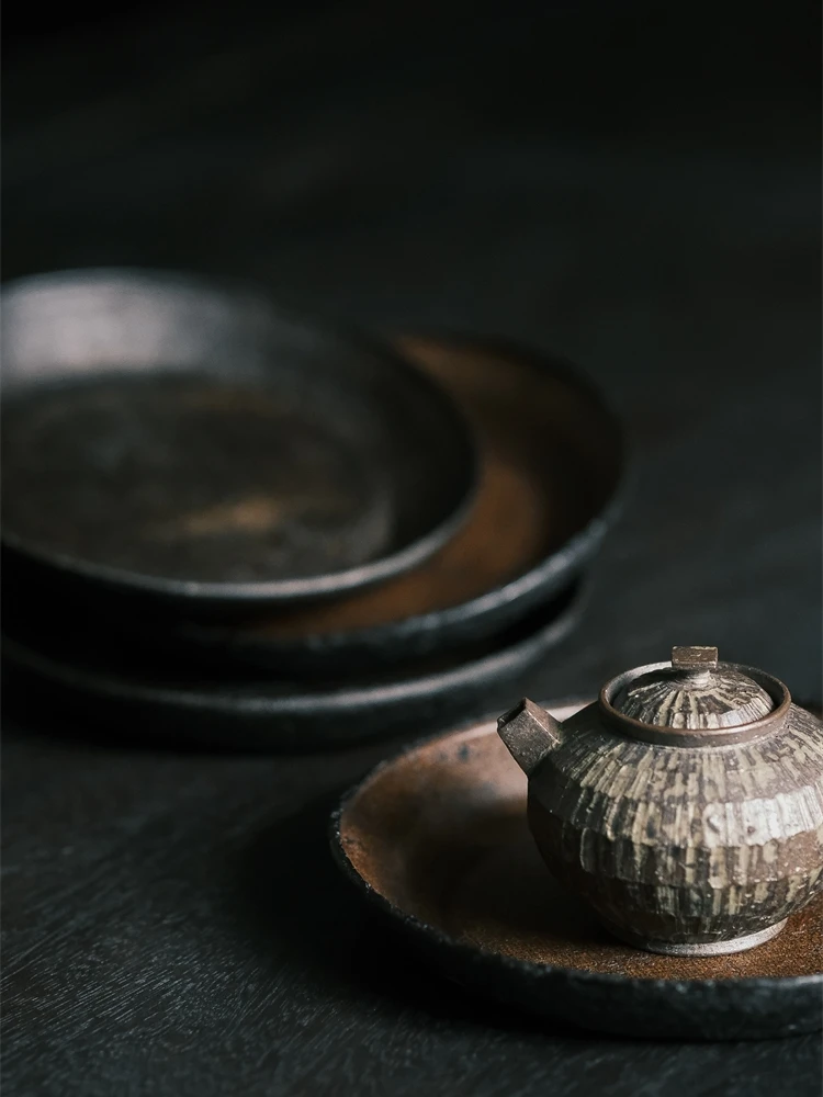 美しいデザインの漆塗り茶器：伝統工芸と現代茶室の融合を実現