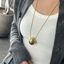 几何学的な楕円形ペンダントのニットネックレス【エレガントなデザイン・色褪せないイヤリング付き】