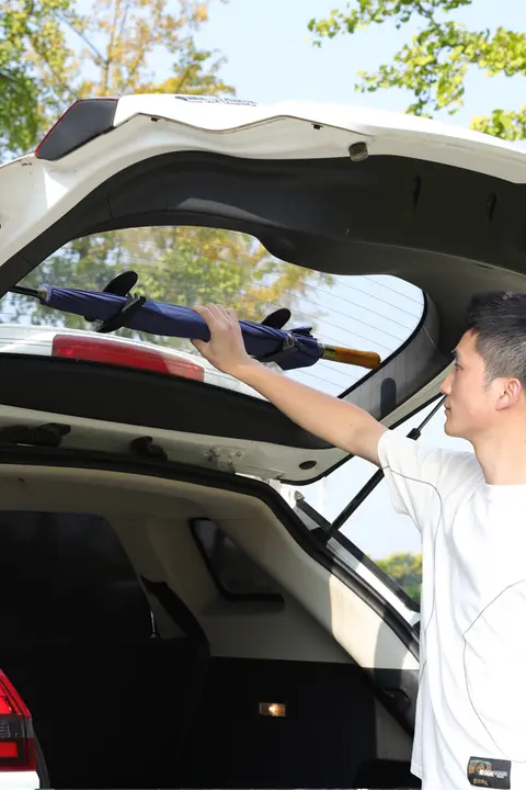 車載傘収納ホルダー【SUV用・後部トランク固定フック・粘着式】