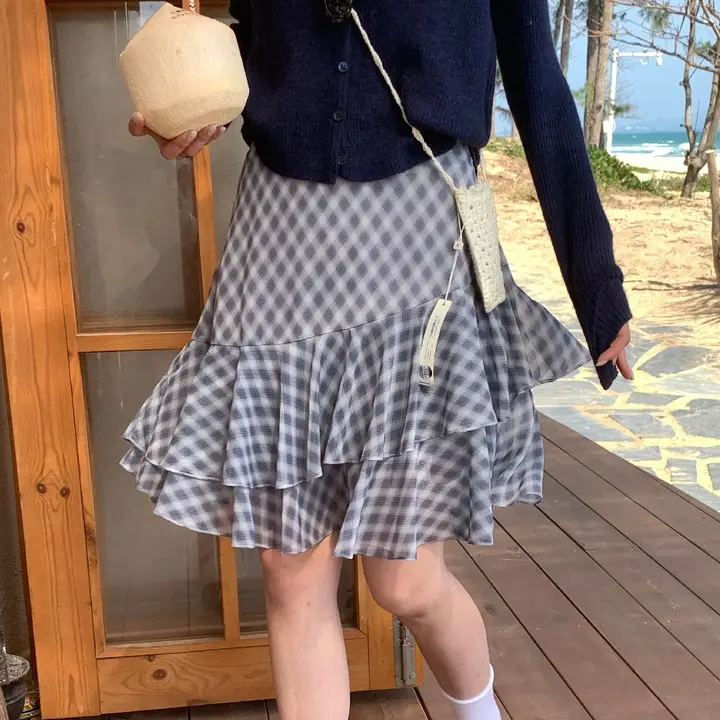 グリーンチェック柄の不規則デザイン ミニスカート【Aライン・春夏用】（セットアップ対応）