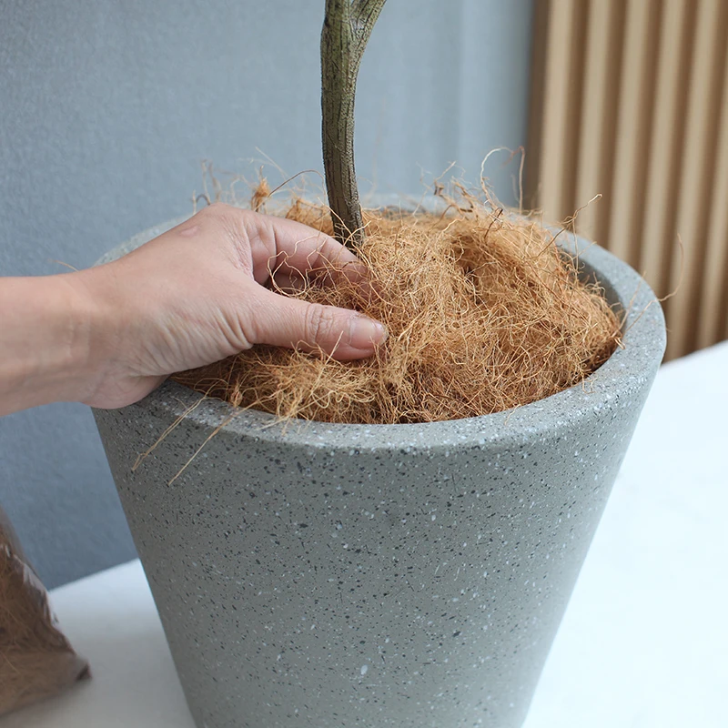 リアルな植物風デコレーションプランターでほったらかしで咲く花を実現