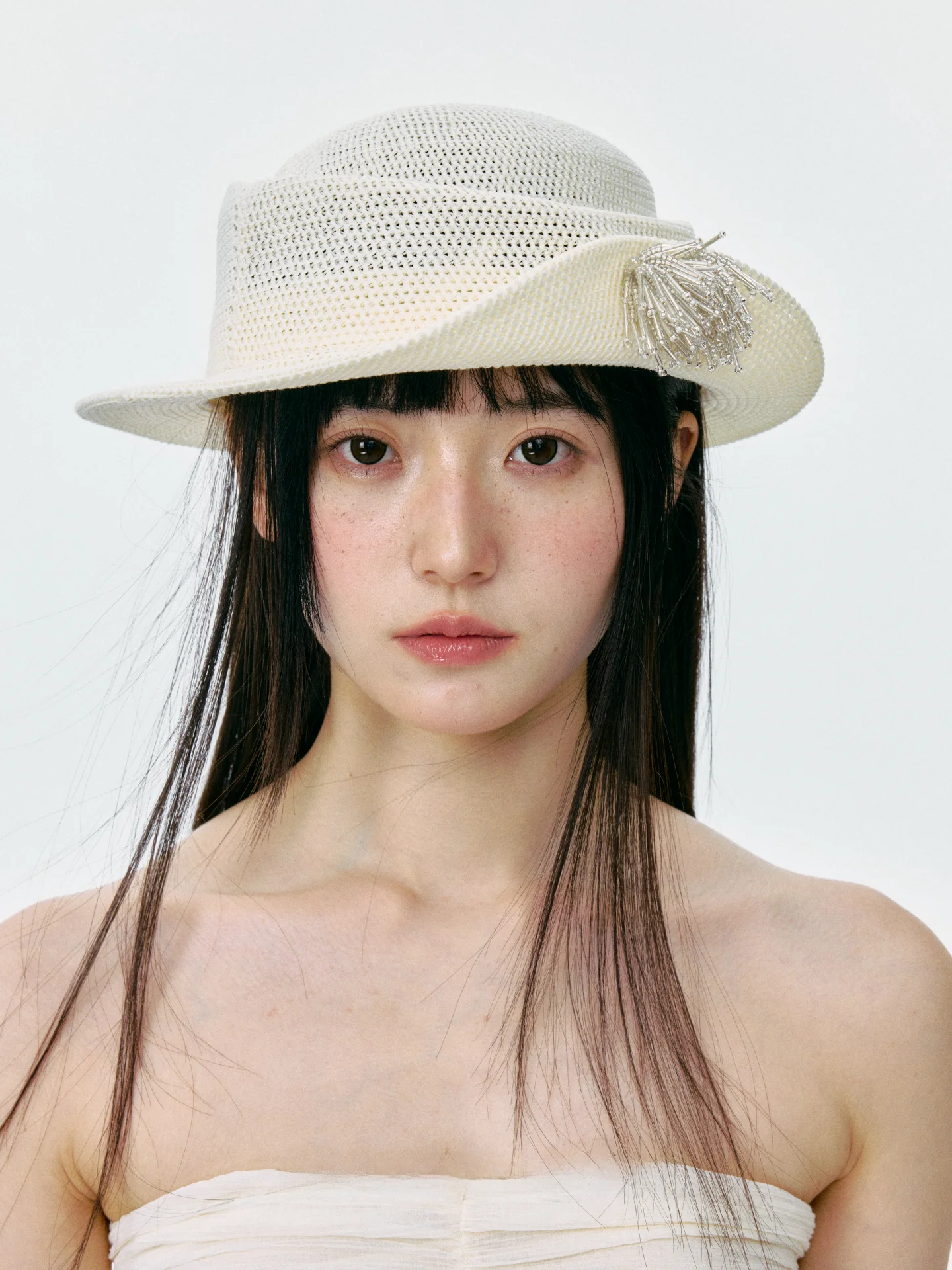 春夏秋用のフェルトリボン付き帽子：復古風花火装飾シルクハットの実用性とデザイン分析