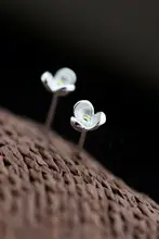 S925純銀製 フラワーデザインの耳飾り【シンプル・小型・快適】