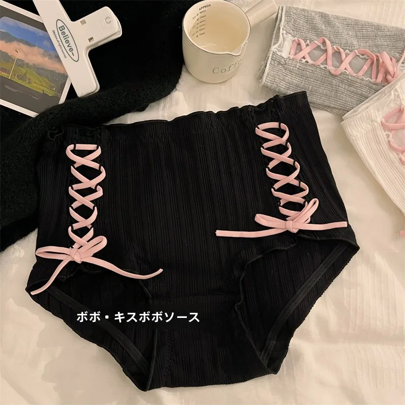 高腰パンティはスリップをつける際に重要なポイントとなる