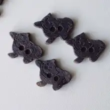 暗い青色の猫型木製ボタン【かわいいデザイン・ドイツ製】