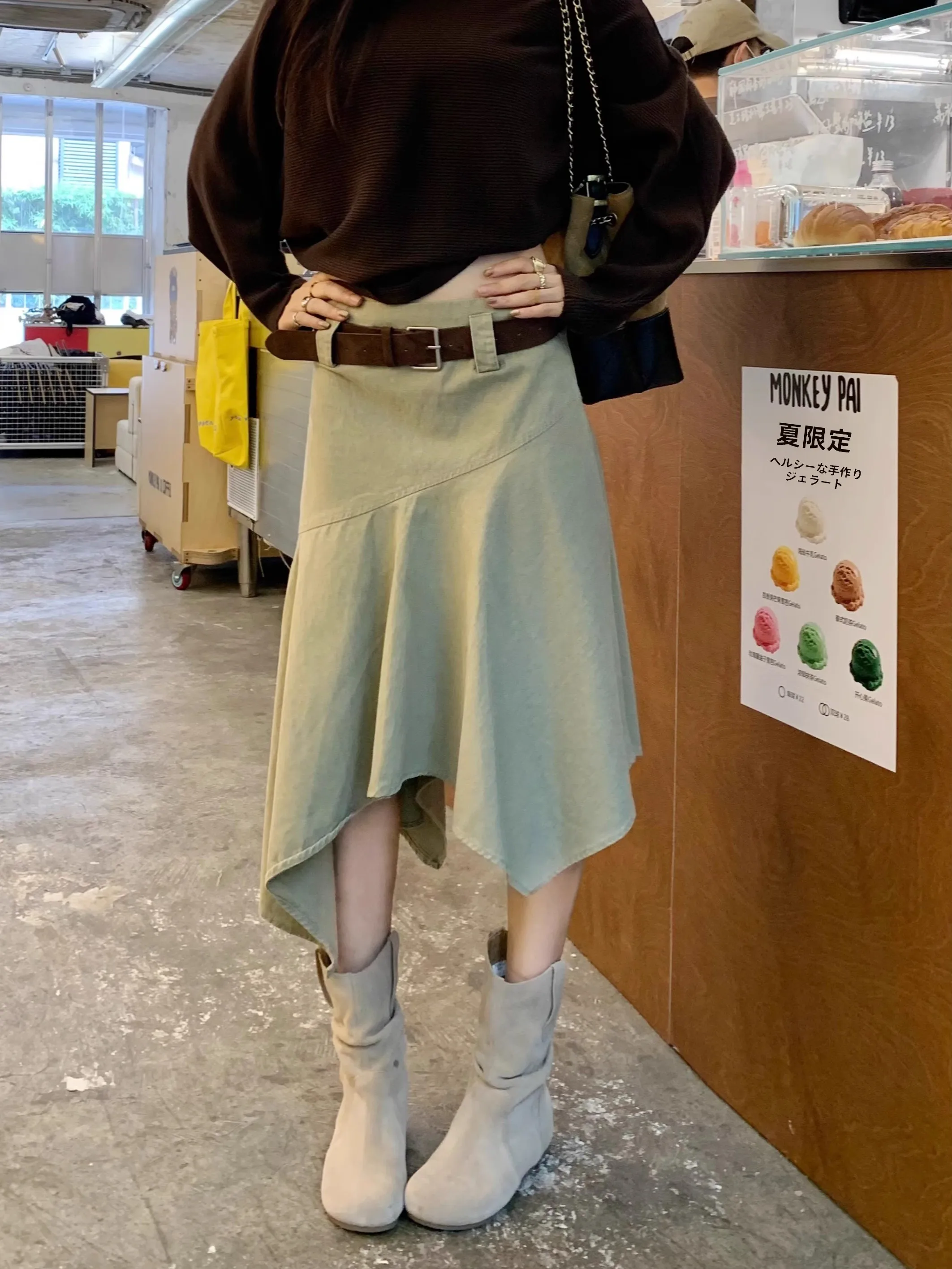 ビンテージ風不規則ハイウエストスカート：レトロ古着コーデの定番アイテムとしての実用性とシーン別活用法