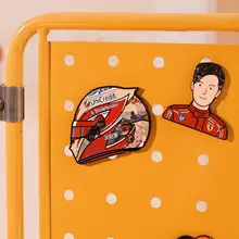 F1レーシングヘルメットのバッジ【周冠宇・フェラーリ・冷蔵庫マグネット・ブローチ】