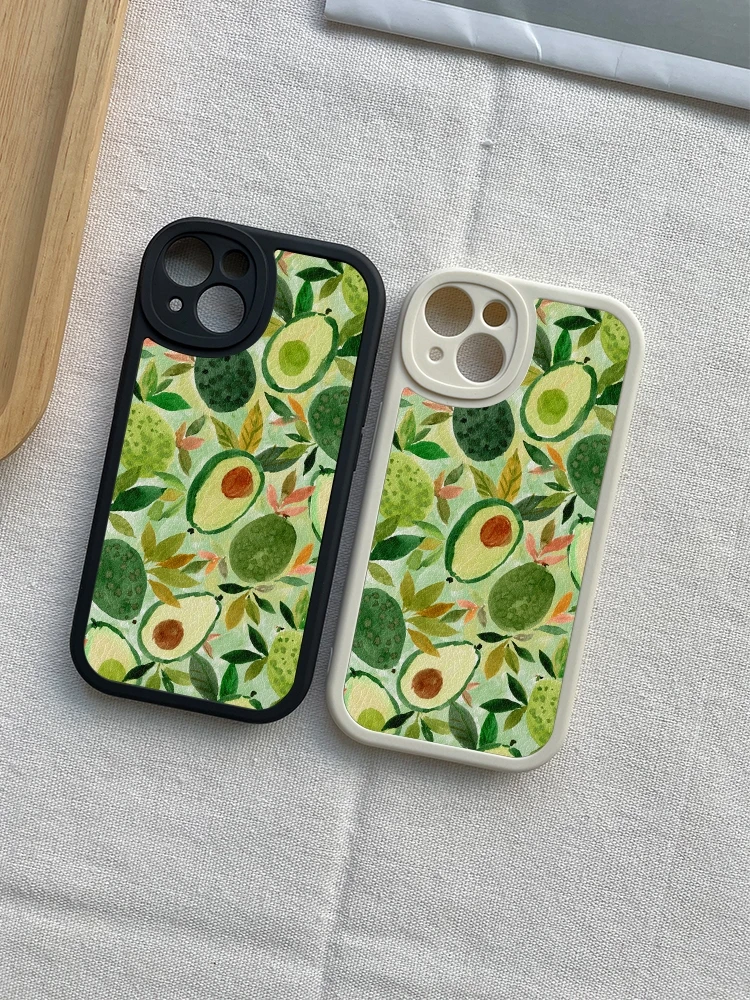100均スマホケースと比べて、アボカド水彩イラストスマホケースはどれほどおしゃれで実用的か？