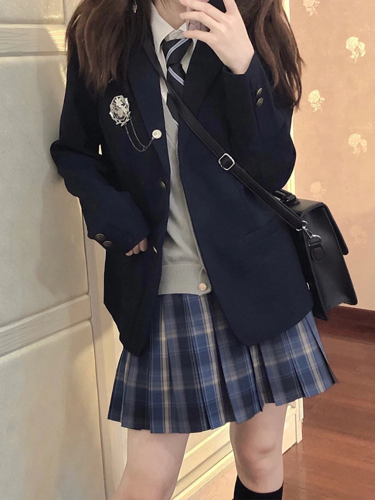 清楚な服装とは？その本質と、日常に溶け込むための1つの答え