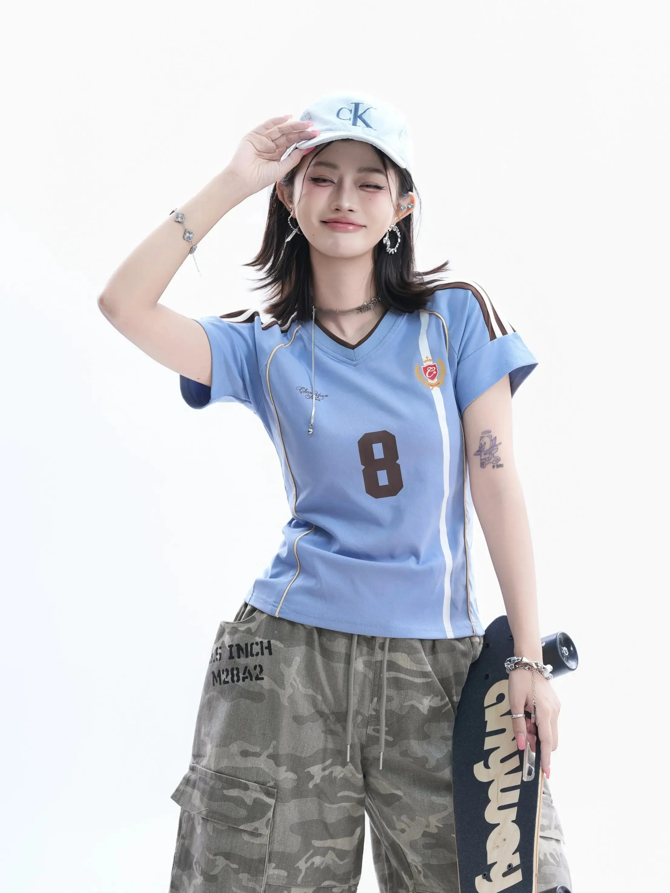 通勤の終わりに、何を着て過ごすか？アメリカンレトロ風Tシャツがもたらす、心地よい夏のひとときとは