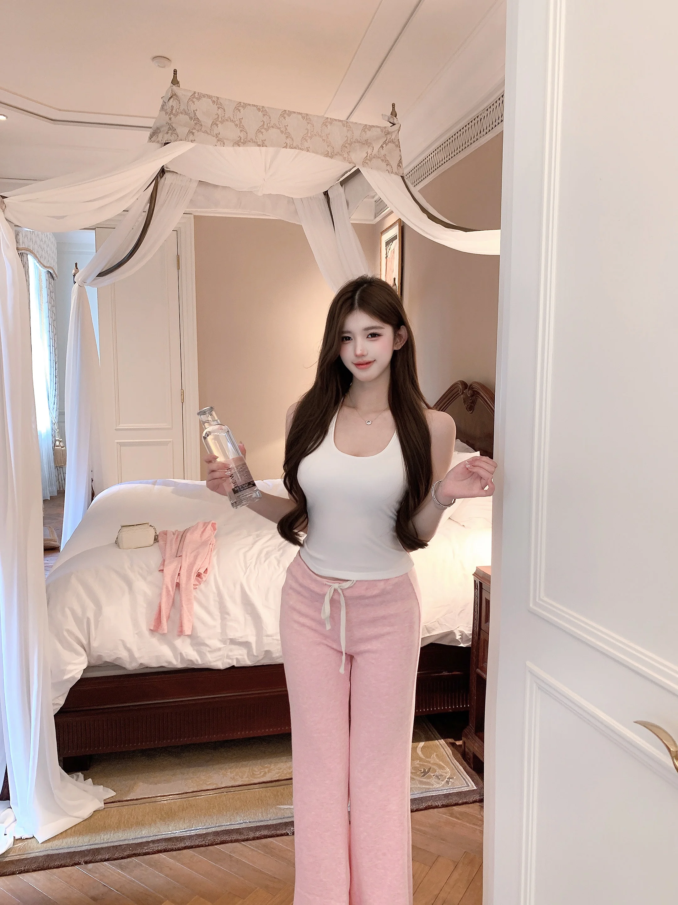 夏用背中美しく見せるキ  ャミソール【胸パッド内蔵・極上の柔らかさ】とは？