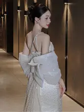 魅力的な胸元デザインのフィッシュテールウエディングドレス【高級感・スパンコール・軽やかな素材】