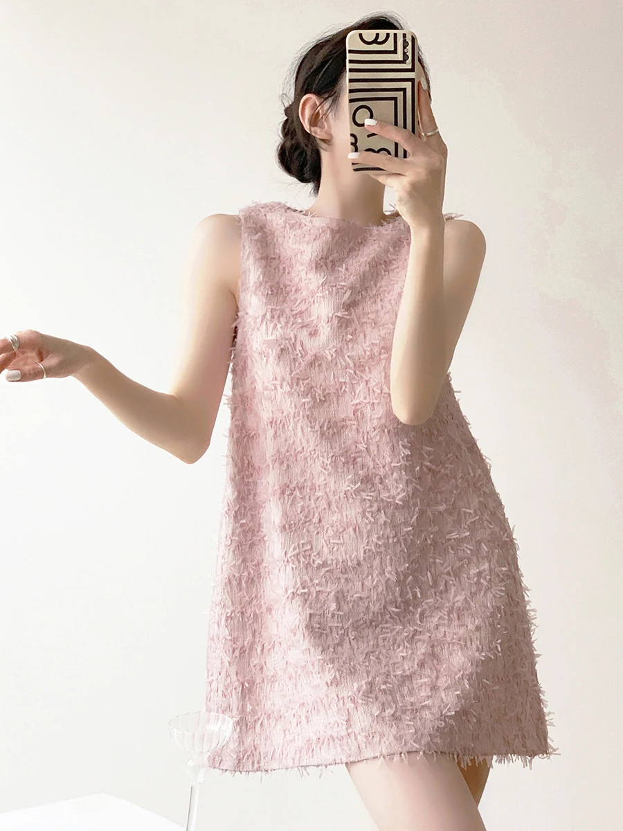 大人可愛いの本質とは？ピンク無袖Aラインドレスで解説