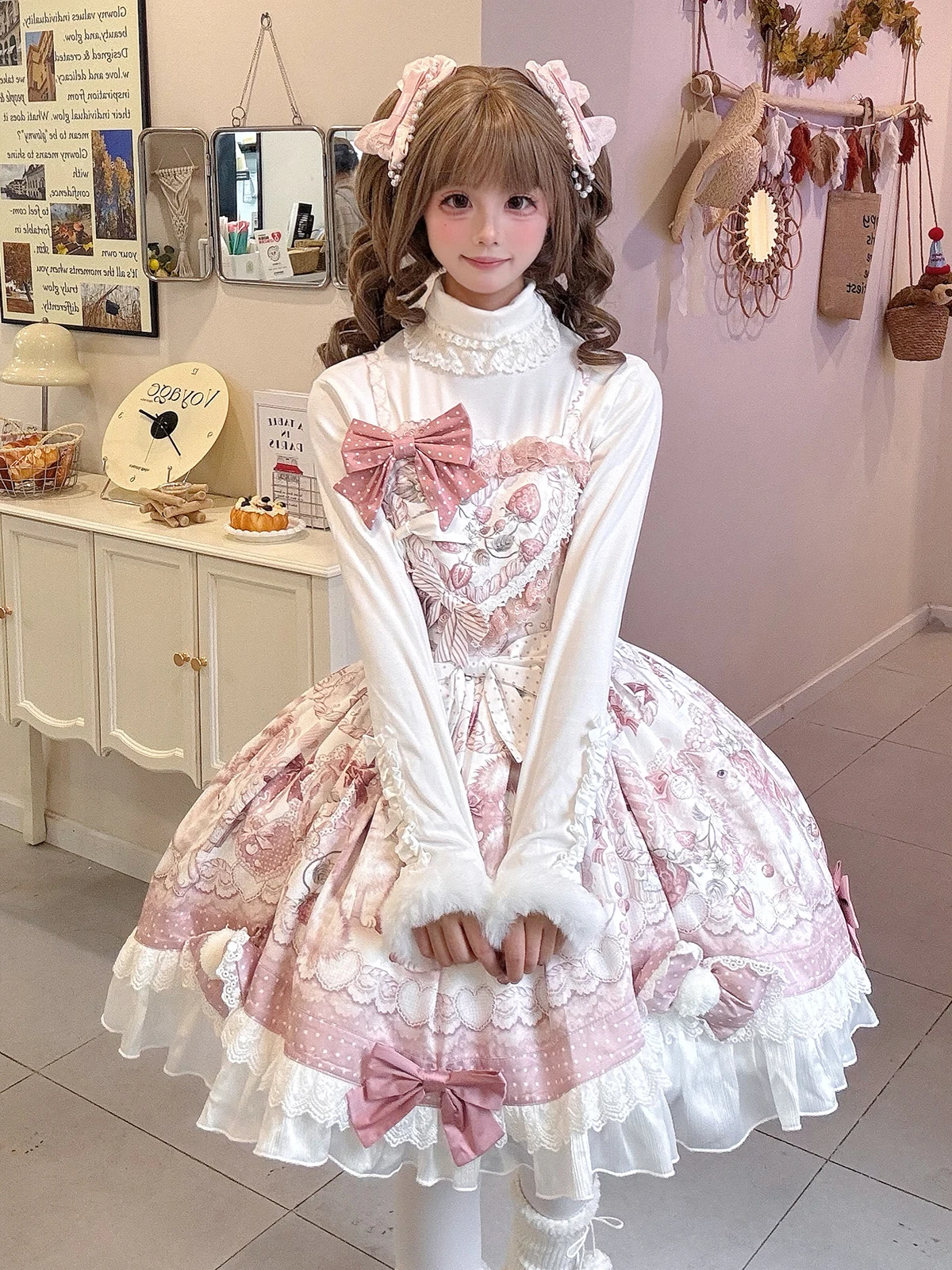 パステルピンクのサロペットスカート：熊逗酱の甘美なデザインが日常に溶け込む
