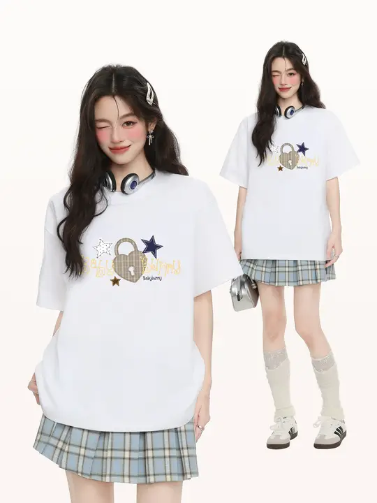 クリエイティブなロゴプリントのコットン短袖Tシャツ【ゆったりフィット・女性用】