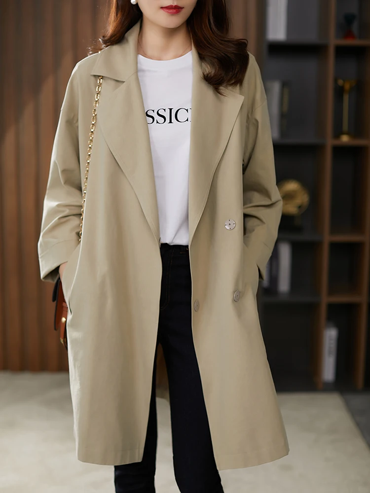 大人可愛い服 50代コーデ | 秋冬対応ロングトレンチコートのシルエットとデザイン特徴