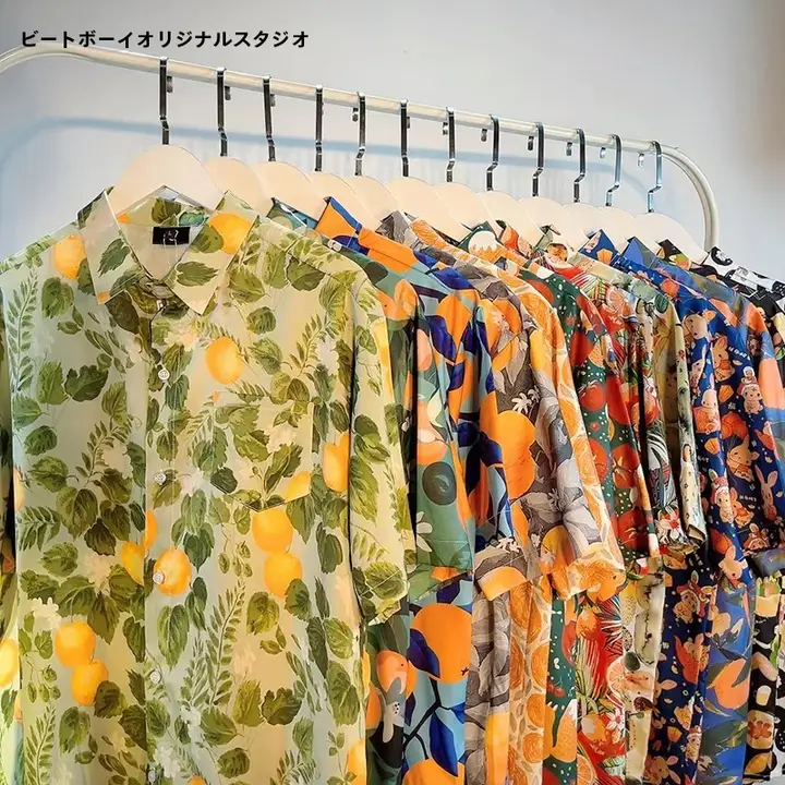 リゾート風フルーツオレンジプリントの短袖シャツ【ユニセックス・ルーズフィット・夏用】