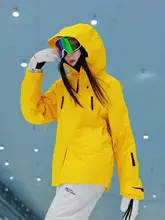 メンズ・ウィメンズ対応の防水・保温スキーウェア上下セット（セットアップ対応）
