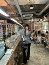 ブラックのフレアパンツ【夏用・低ウエスト・スリム効果・接ぎ合わせ・高伸縮性・カジュアル】