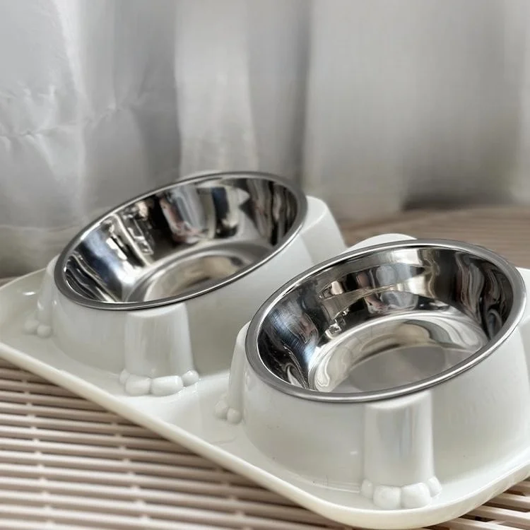 猫のウォーター・フードを同時に楽しめるダブルボウルは、本当に必要なのか？