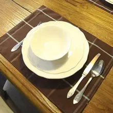 北欧風 深紅色チェックの防汚テーブルマット【家庭用・デコレーション用】