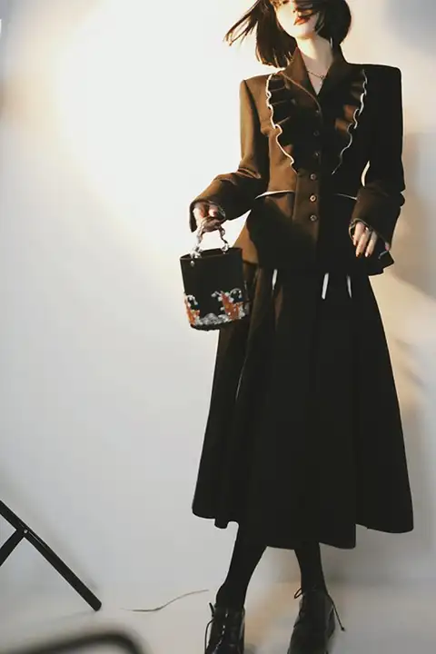 ブラック ミディスカート【秋用・不規則デザイン・ハイウエスト・Aライン・プリーツ】
