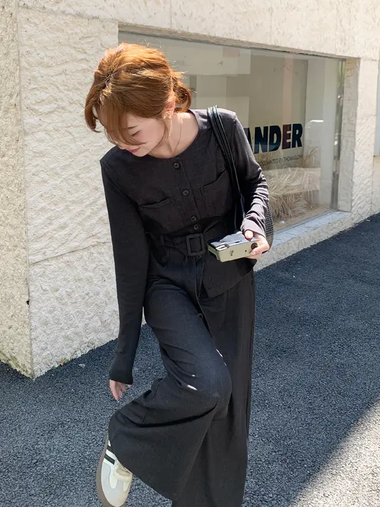高級感のある黒のベストとワイドパンツ【春秋用・韓国スタイル・トレンド】（セットアップ対応）