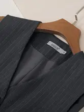 深い灰色のストライプベスト【秋用・無袖デザイン・重ね着スタイル】